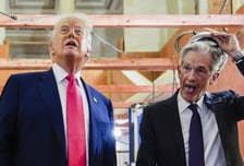 마법 같이 오르던 비트코인 주르륵..."18만달러 간다" vs "6만달러 추락"