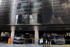 경비원이 담배 피우다...아파트 화르륵, 차량 18대 전소