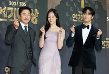 사상 초유 신인상 8명 '무더기 수상'…"상 가치 떨어뜨려" 비판