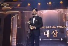 "모범택시 김도기 힘든 순간 많았다"...이제훈 눈물의 '연기 대상'