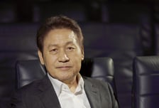 쓰러진 안성기, CPR 받고 중환자실행…"미국서 아들 급거 귀국중"