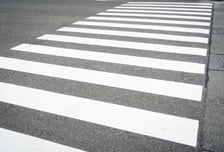 횡단보도 건너던 어린이 2명 치고 도주…30대 오토바이 운전자 검거