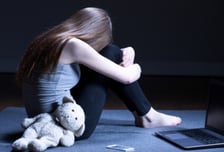 "옷 벗고 춤춰"…10대 영상 3000원에 산 남성 '벌금' 아닌 '실형' 왜?