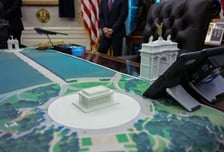 트럼프 "백악관에서 열릴 UFC, 대단할 것…개선문은 곧 착공"