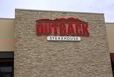 "중요한 신체 기능 손실" 변기 부서져 다친 남성...아웃백에 소송