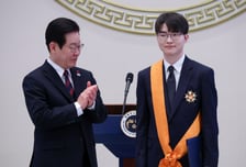 이재명 대통령, 페이커에 체육훈장 등 국민대표 11명 포상