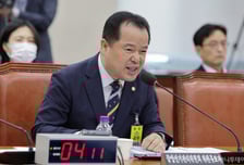 이재명 대통령, 위철환 중앙선관위원 임명장 수여