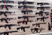 총기에 강경했던 캘리포니아 주법 뒤집히나…"공개 휴대 금지 위헌"