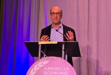 "원화 저평가 됐다" 세계적 석학, 원달러 환율 3년 내 '1300원대' 회복 진단