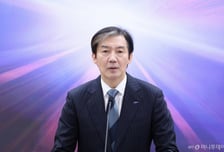 "개인 일탈" 與 공천헌금 전수조사 일축에 날 세운 조국, 지방선거 포석?