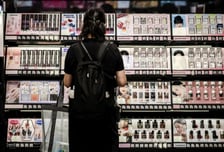 "올영 비켜!" 아울렛·더마숍 북적… 'K뷰티 성지' 잇단 도전장