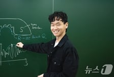'쇼파 움직이기' 60년 수학 난제...31살 한국인 연구자가 풀었다