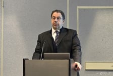 노벨 수상자가 본 한국의 힘…"민주화가 성장 낳고 계엄에 시민 맞서"