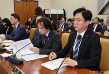 김영훈 노동장관 "쿠팡 고쳐 쓸 수 있겠나"