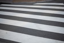 "휴대폰 보느라"…횡단보도서 어린이 치고 달아난 30대 배달기사