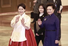 "오래전부터 팬" "감사 표하고 싶어"…한중 영부인 외교도 '눈길'