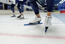 역주행 알바와 '쾅'→스케이트 날에 여아 얼굴 찢겼다...빙상장 안전 민낯