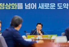 [단독]공공기관도 부처 장관에 생중계 업무보고.."존재감 없으면 통폐합 될라"