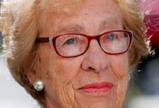 '안네의 일기' 안네 의붓언니, 인권 운동가 에바 슐로스 별세