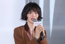 나나 역고소한 강도 "뭐라도 얻어낼 것"...유치장서 '웃으며' 한 말