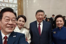 "화질은 확실하쥬?" 이재명 대통령 놀란 中 샤오미폰, 뭐길래?