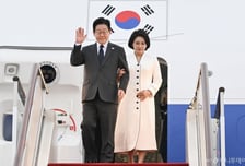 이재명 대통령에 사진첩 전달한 中 상하이 부시장…마지막까지 예우