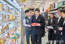 '답은 현장에' 이마트 1등 점포 찾은 정용진