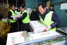 새벽시장 찾은 정청래… '민생 속으로' 지선 표심공략 시동