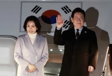 [속보]이재명 대통령, 첫 국빈 방중 일정 마치고 '귀국'