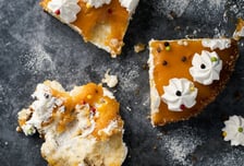 "환불해 줘" 케이크 먹을 수 없다더니 절반 '꿀꺽'...본사 항의 '생떼'