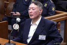 윤석열 내란 재판 결심 앞두고 '공소장 변경'…결심 예정대로 진행