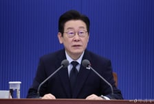 이재명 대통령 새해 첫 수보회의 "지방·중소벤처·스타트업·청년에 정책역량 집중"