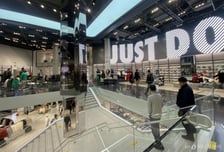 "운동화나 잘 팔게요"… 나이키, 블록체인 사업 매각