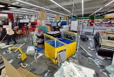 또 차량 돌진 사고…포항 대형마트에 SUV '쾅', 직원 1명 부상