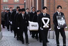 배우 안성기 별세…캄보디아 범죄 단지 배후 '천즈' 中 송환[이주의 픽]