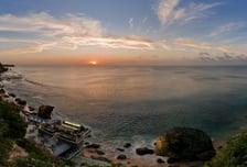 "통장에 돈 없으면 오지 마"...한국인이 사랑한 '신혼여행지', 고강도 카드