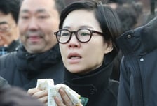 "안성기가 나 업고 뛰어"…한예리, 과거 일화 떠올리다 눈물