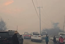 연기가 앞을 가린다…강풍 속 의성 산불 확산, 주민에 대피 명령