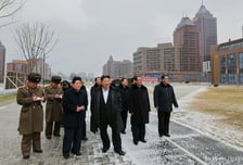 北 김정은, 완공 앞둔 평양 '화성지구' 현지지도…"뚜렷한 부흥발전"