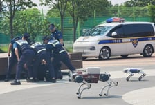 경찰 '피지컬 AI' 상용화 본격화…사족보행로봇 순찰 투입한다