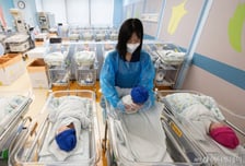 "아이가 주는 기쁨 알지만"…한국 청년 10명 중 3명만 "출산", 이유는?