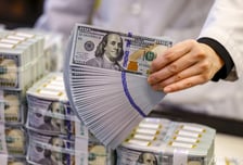 구두개입에 환율 떨어진 날,  은행 달러예금 뭉칫돈 유입