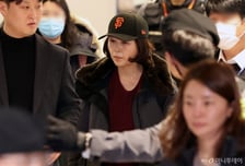 '강선우 1억 공천헌금 의혹' 김경, 美서 귀국…압수수색 후 경찰 조사