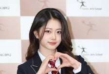 "내 이름, 사진도 없어"...졸업앨범서 누락된 걸그룹 멤버 '황당'