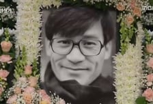 故안성기 '35세' 영정사진, 아내가 골랐다…"기억 속 풋풋한 모습"