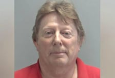 "남성 100명과 성관계 강요"...시골서 끌고 다니며 30년간 끔찍한 짓