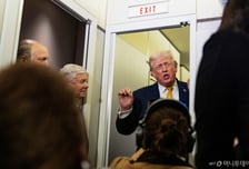 트럼프 "이란에 강력한 선택지 검토…베네수엘라 투자해도 안전"