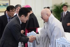 李대통령, 종교 지도자 靑초청 "제일 중요한 게 통합…큰 역할 부탁"