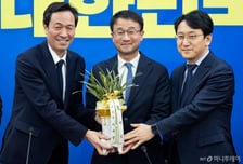 "당정청, 어느 때보다 강한 원팀으로"...화기애애한 한병도·우상호