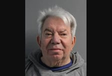 운전 배우러 온 10대들에 '포르노' 보여준 70대 운전강사